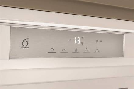 Vestavný mrazák Whirlpool WHSD18F013D1 (4)