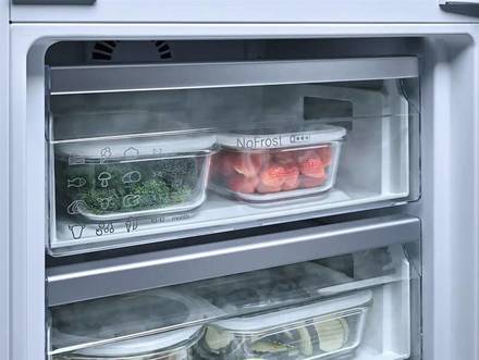 Vestavná kombinovaná chladnička Miele KDN 7724 E Active (3)