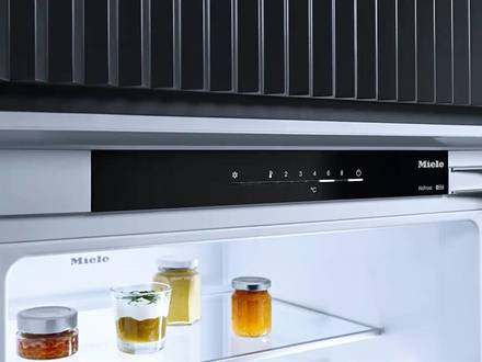 Vestavná kombinovaná chladnička Miele KDN 7724 E Active (8)