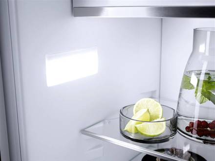 Vestavná kombinovaná chladnička Miele KF 7731 D (2)