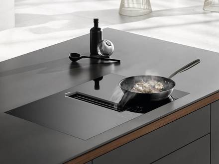 Indukční varná deska s interovaným odsavačem par Miele KMDA 7676 -1FL černá Perfection (6)