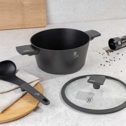 Kastrol s titanovým povrchem a poklicí Berlingerhaus BH-8131 24 cm Antracit Collection (4)