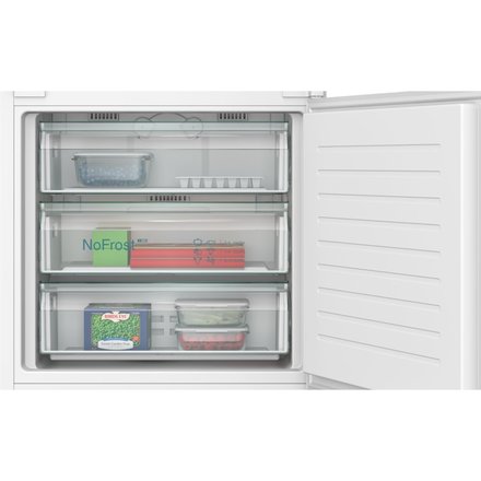 Vestavná kombinovaná chladnička Siemens KB96NNSE0 (4)