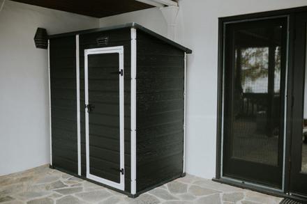 Zahradní domek Keter Essential 6 x 4 tmavě šedý / bílý, s podlahou (1)