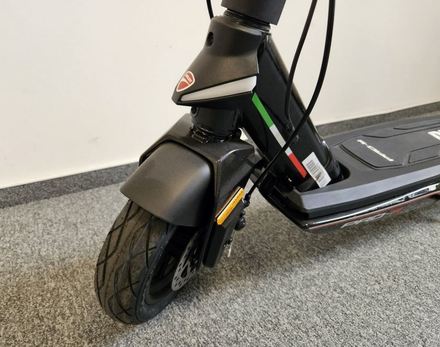 Elektrická koloběžka Ducati PRO-III (předváděcí Č.8) (13)