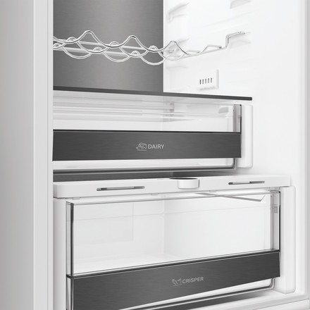 Vestavná kombinovaná chladnička Whirlpool WHK2 5323 B5E2 (2)
