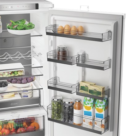 Vestavná kombinovaná chladnička Whirlpool WHK2 5293 B5E2 (5)