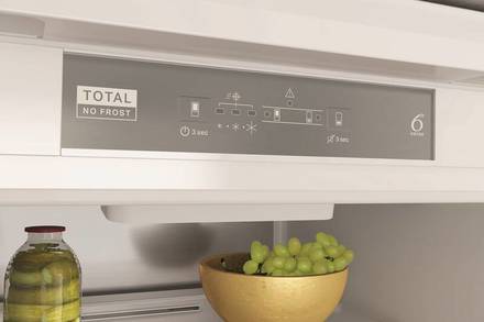 Vestavná kombinovaná chladnička Whirlpool WHC18 T332 P (1)