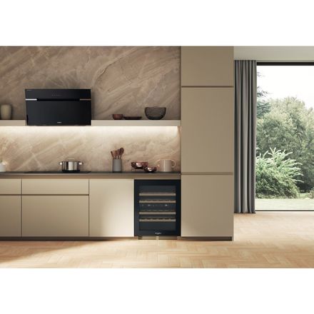 Vestavná vinotéka Whirlpool WHWBU60D2B (2)