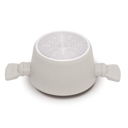 Kastrol s titanovým povrchem a poklicí Berlingerhaus BH-8070 20 cm Sahara Collection (5)