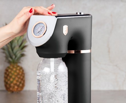 Výrobník sody Berlingerhaus BH-8554 SODABAR + 2 lahve Black Rose Collection (3)