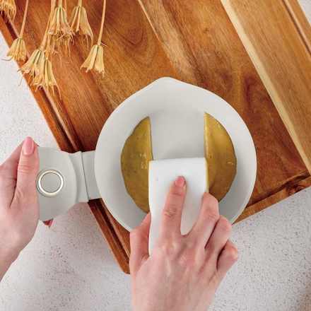 Pánev s titanovým povrchem Berlingerhaus BH-8076 16 cm Sahara Collection (3)