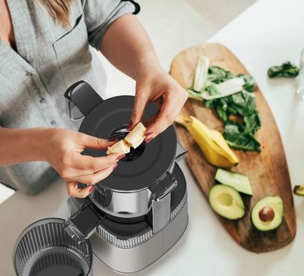 Odšťavňovač BlackDecker BXJE4800E (3)