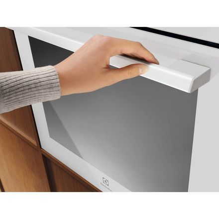 Samostatná vestavná parní trouba Electrolux LOB8S38V (2)