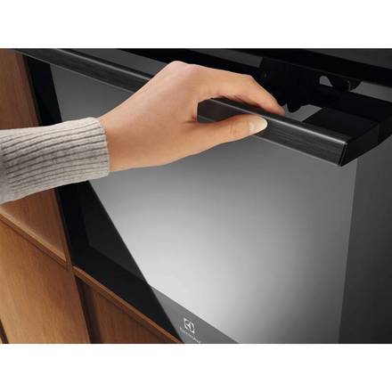 Samostatná vestavná trouba Electrolux EOE9P3XT série 700 MealAssist (3)