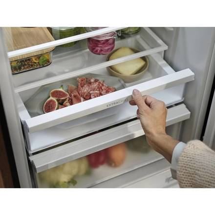 Kombinovaná chladnička Electrolux ENA7CE19S (2)