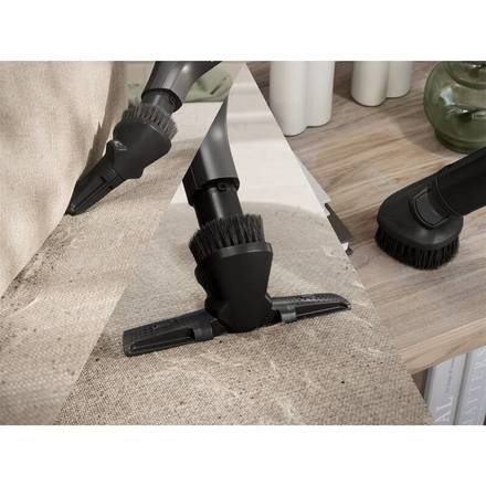 Podlahový sáčkový vysavač Electrolux 800 Animal EB81A3UG (8)
