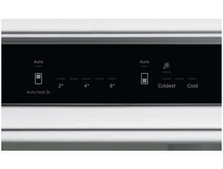 Vestavná kombinovaná chladnička AEG 7000 NoFrost CoolAssist TC7CS181DS (1)
