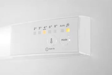 Vestavná kombinovaná chladnička Electrolux 700 NoFrost CoolAssist ENA7NE18S (1)
