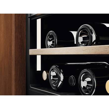 Vestavná vinotéka AEG 7000 Cellaring PURE AWCD280B6B (2)