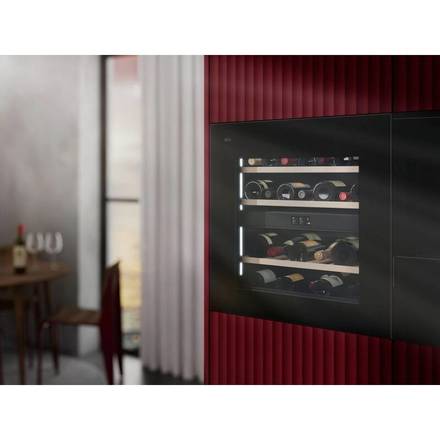 Vestavná vinotéka AEG 7000 Cellaring PURE AWCD280B6B (7)