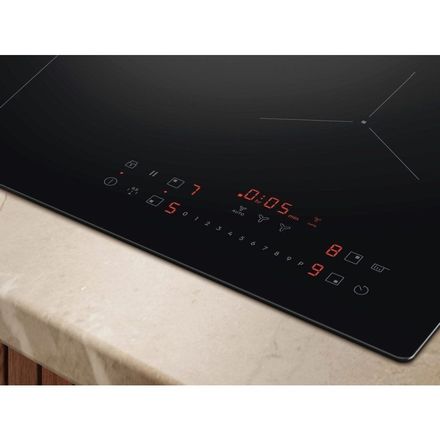 Indukční varná deska s intergrovaným odsavač par Electrolux 600 XT Bridge ECC63410CB (2)