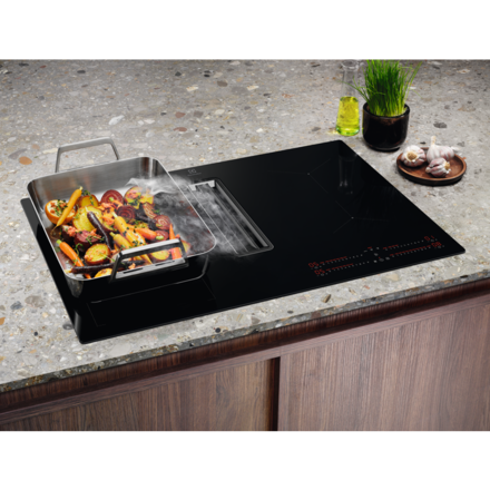 Indukční varná deska s intergrovaným odsavač par Electrolux 600 XT Bridge ECC83410CK (1)