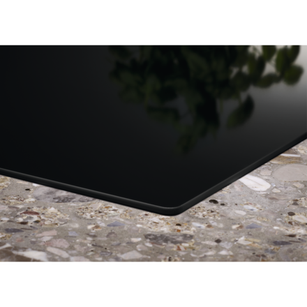 Indukční varná deska s intergrovaným odsavač par Electrolux 600 XT Bridge ECC83410CK (2)