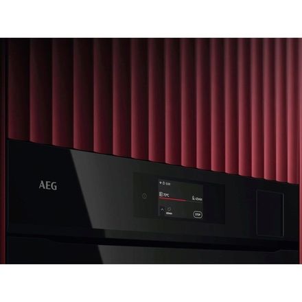 Vestavná parní trouba AEG 8000 MealAssist SteamPro NBP8S731AB (3)