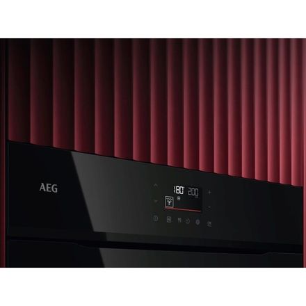 Kompaktní vestavná trouba AEG 6000 CombiQuick AirFry NKK6N40KB (2)