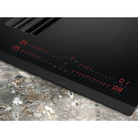 Indukční varná deska Electrolux 600 XT Bridge ECC8344 (5)