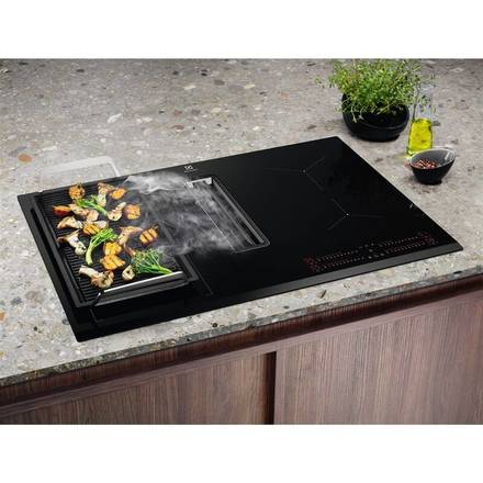 Indukční varná deska Electrolux 600 XT Bridge ECC8344 (8)