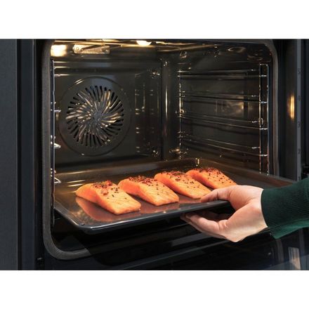 Vestavná parní trouba Electrolux 800 SteamBoost EOB8S39WX (4)