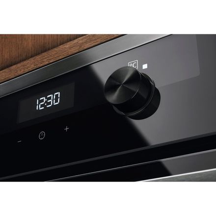 Vestavná parní trouba Electrolux 500 SurroundCook SteamBake KODEH10H (2)