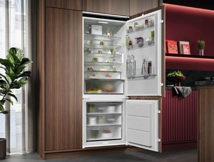 Vestavná kombinovaná chladnička AEG 8000 NoFrost GreenZone+ NSC8T751DS (2)