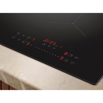 Indukční varná deska s intergrovaným odsavač par Electrolux 600 XT Bridge KCC83410CT (3)