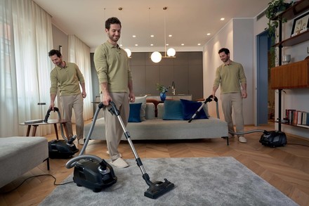 Podlahový sáčkový vysavač Hoover HE410H 011 (22)