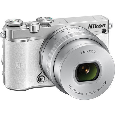 Kompaktní fotoaparát s vyměnitelným objektivem Nikon 1 J5 + 10-30mm silver