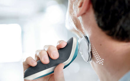 Pánský holící strojek Philips S 7370/12 (1)