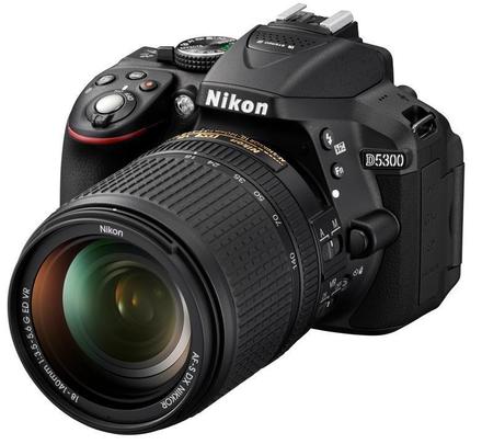 Digitální zrcadlovka Nikon D5300 + 18-140 AF-S VR