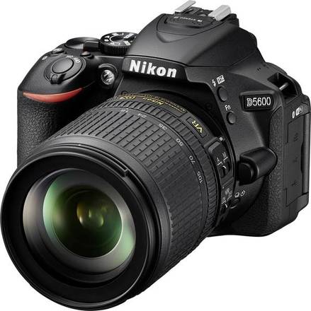 Digitální zrcadlovka Nikon D5600 + 18-105 VR