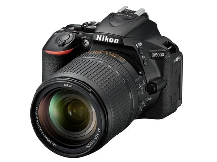 Digitální zrcadlovka Nikon D5600 + 18-140 VR